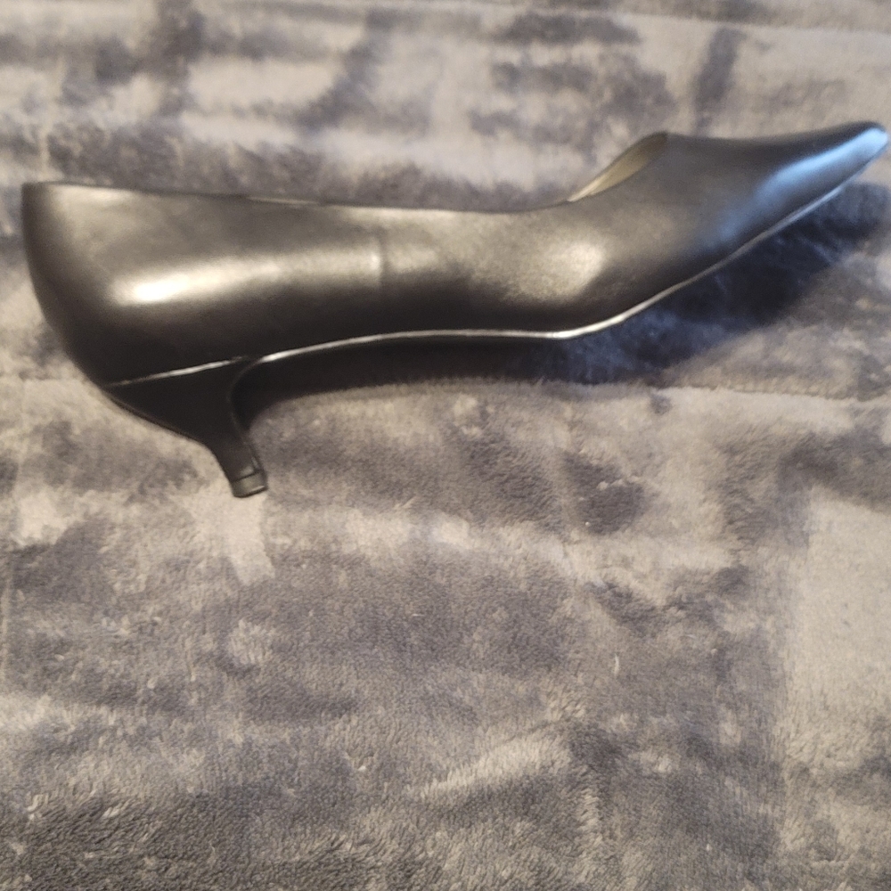 Trotters Kitten Heel (Black) Size 12W - Picture 2 of 4